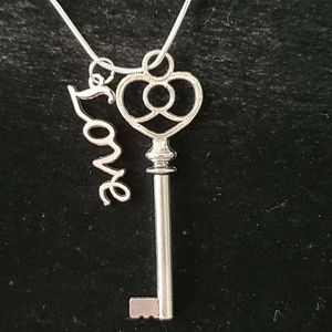 Vintage Inspired Love is Key .925 Sterling Silver